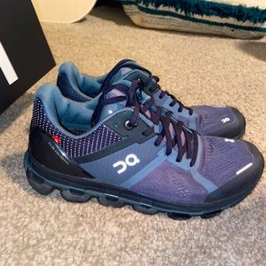 Women’s On Clouds size 7